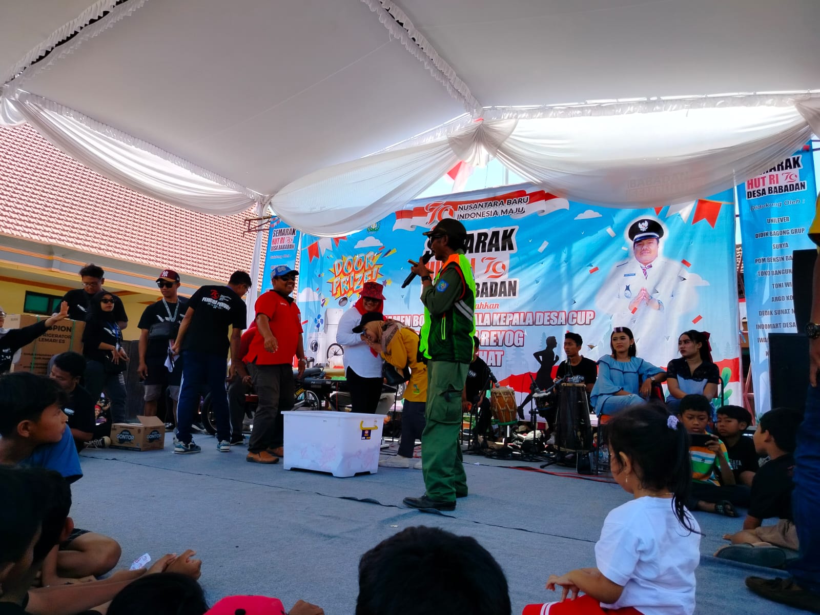 Bertabur Hadiah dan Door Prize, Jalan Santai Ramaikan HUT RI ke-79 Desa Babadan