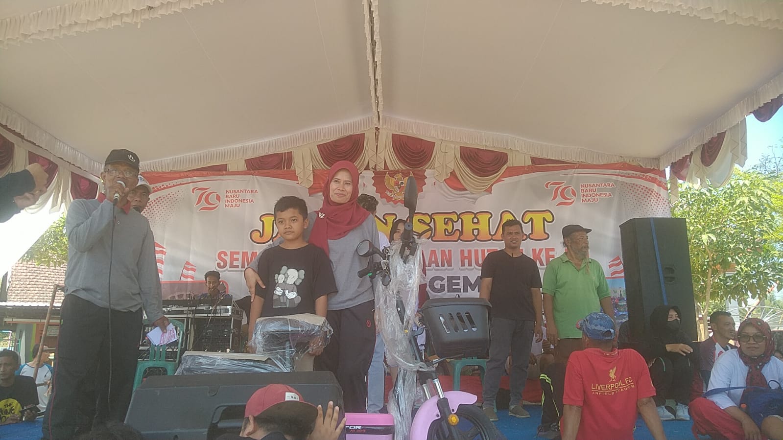 Meriahkan HUT NKRI ke-79 Desa Bogem Kecamatan Sukomoro Gelar Jalan Sehat